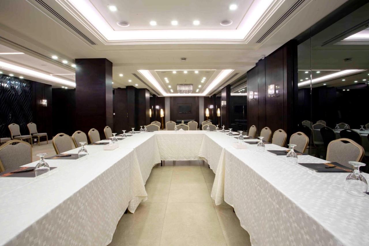 Retaj Hotel Аман Екстериор снимка
