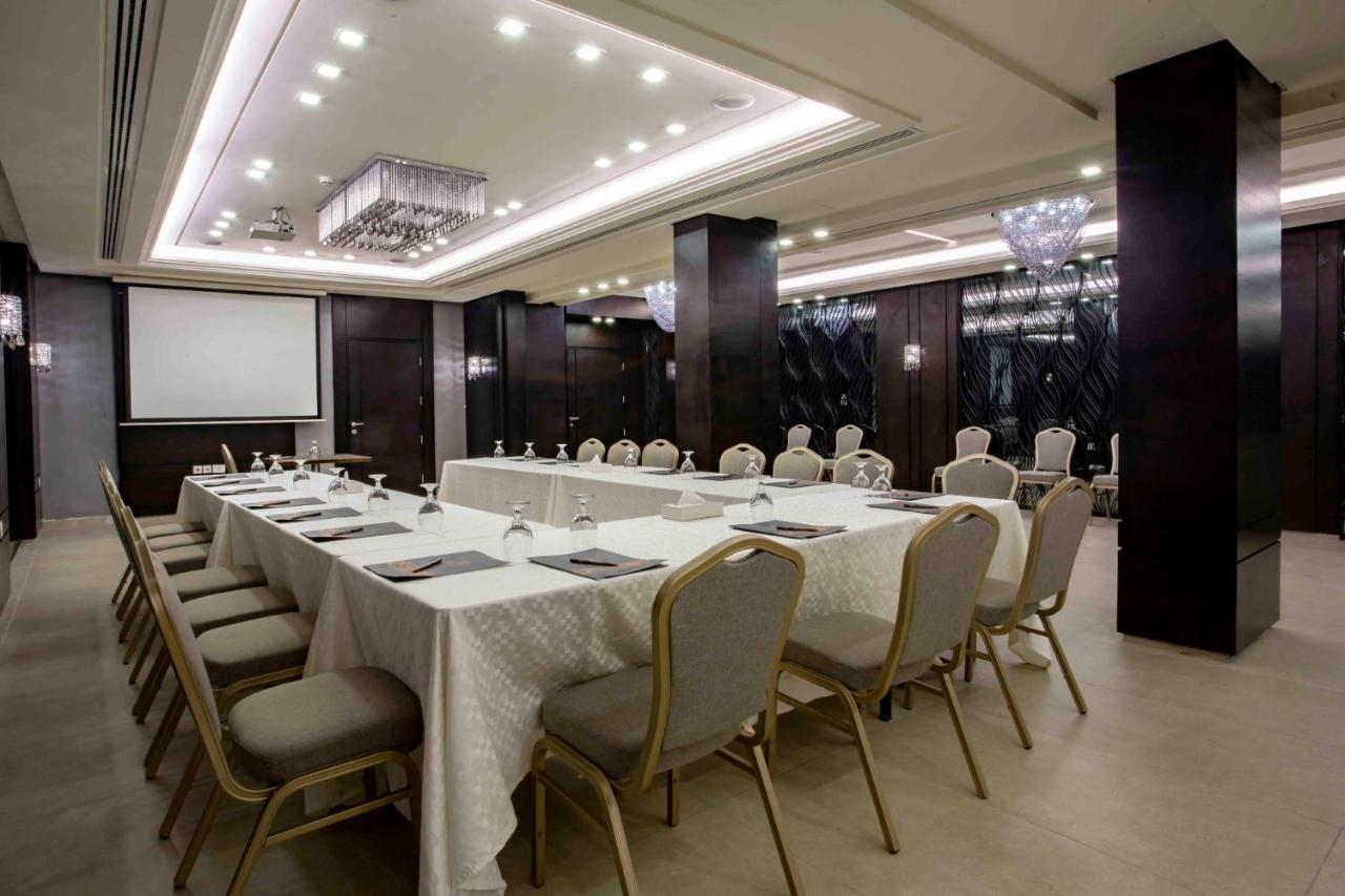 Retaj Hotel Аман Екстериор снимка