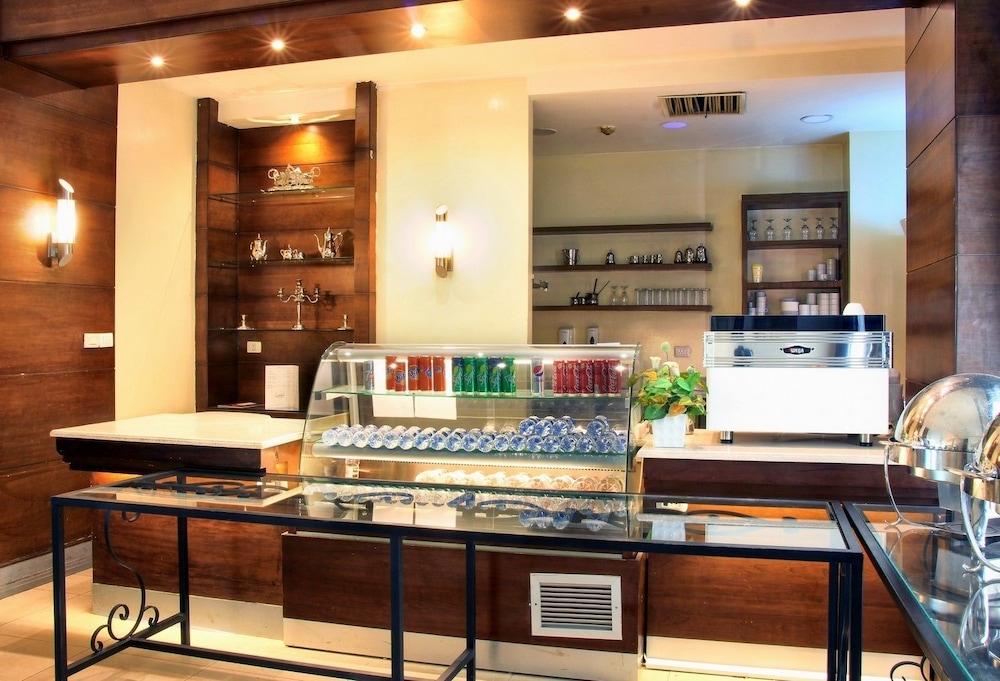 Retaj Hotel Аман Екстериор снимка