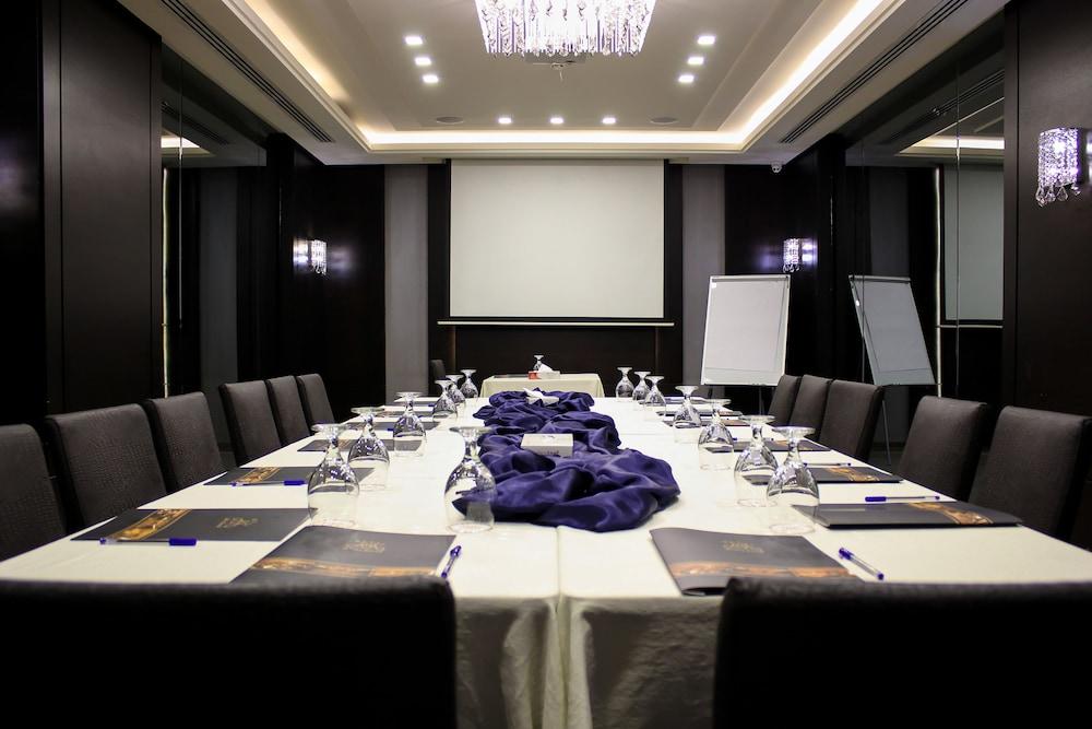 Retaj Hotel Аман Екстериор снимка