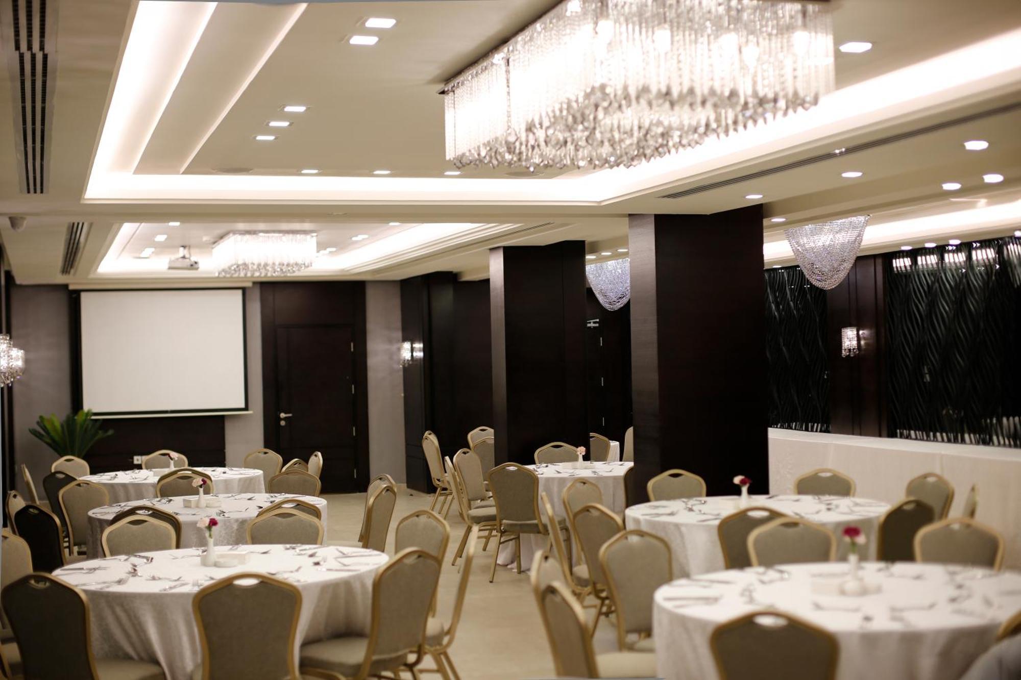 Retaj Hotel Аман Екстериор снимка