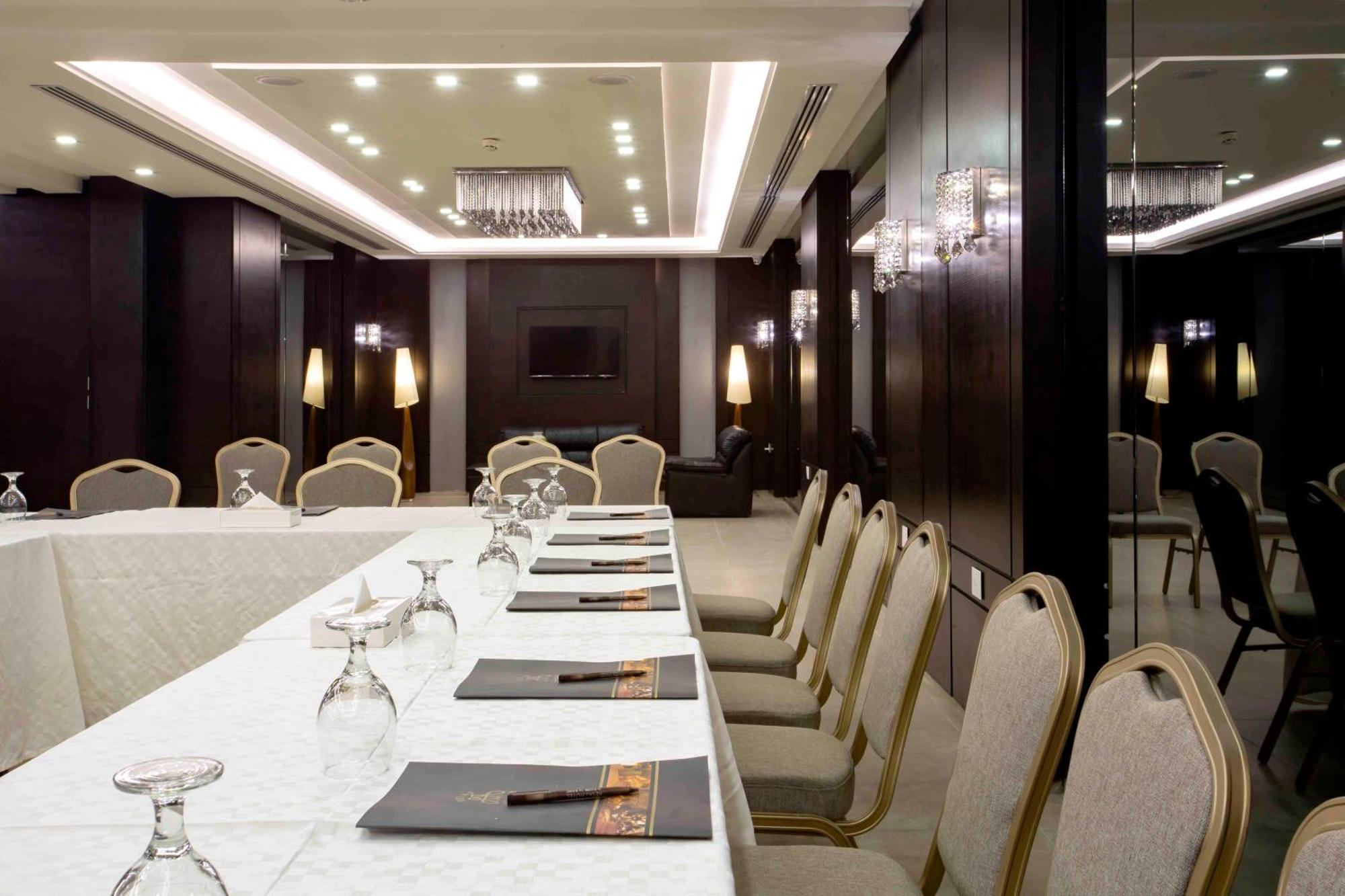 Retaj Hotel Аман Екстериор снимка